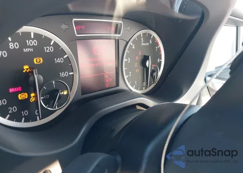 2017 Infiniti Qx30 Luxury z USA, uszkodzony, nr VIN SJKCH5CP9HA018186